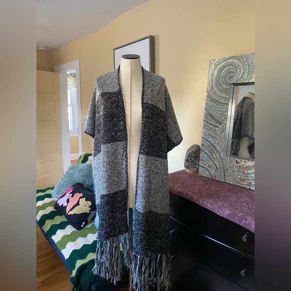 Accessories - fringe shawl